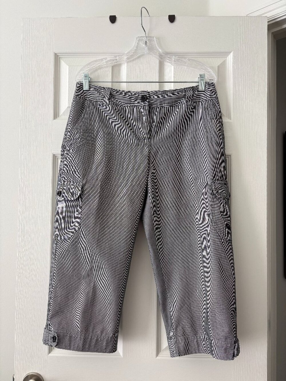 IZOD Black and White Pinstripe Cargo Capri Pants Size 10